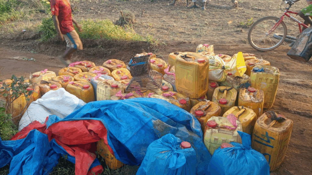 image-33-1024x576 Route impraticable entre Khatia et Yeinyein Cité ( Kindia) : colère et détresse des usagers bloqués depuis plusieurs jours.