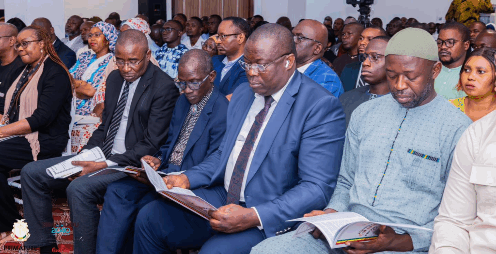 image-41-1024x525 Guinée / 𝗩𝘂𝗹𝗴𝗮𝗿𝗶𝘀𝗮𝘁𝗶𝗼𝗻 𝗱𝘂 𝗽𝗿𝗼𝗷𝗲𝘁 𝗱𝗲 𝗻𝗼𝘂𝘃𝗲𝗹𝗹𝗲 𝗰𝗼𝗻𝘀𝘁𝗶𝘁𝘂𝘁𝗶𝗼𝗻 : « 𝗖’𝗲𝘀𝘁 𝘂𝗻𝗲 𝗮𝗰𝘁𝗶𝗼𝗻 𝗰𝗶𝘃𝗶𝗾𝘂𝗲, 𝘁𝗼𝘂𝘁 𝗹𝗲 𝗺𝗼𝗻𝗱𝗲 𝗲𝘀𝘁 𝗰𝗼𝗻𝗰𝗲𝗿𝗻𝗲́ » : 𝗹𝗲 𝗣𝗿𝗲𝗺𝗶𝗲𝗿 𝗺𝗶𝗻𝗶𝘀𝘁𝗿𝗲 𝗔𝗺𝗮𝗱𝗼𝘂 𝗢𝘂𝗿𝘆 𝗕𝗔𝗛.