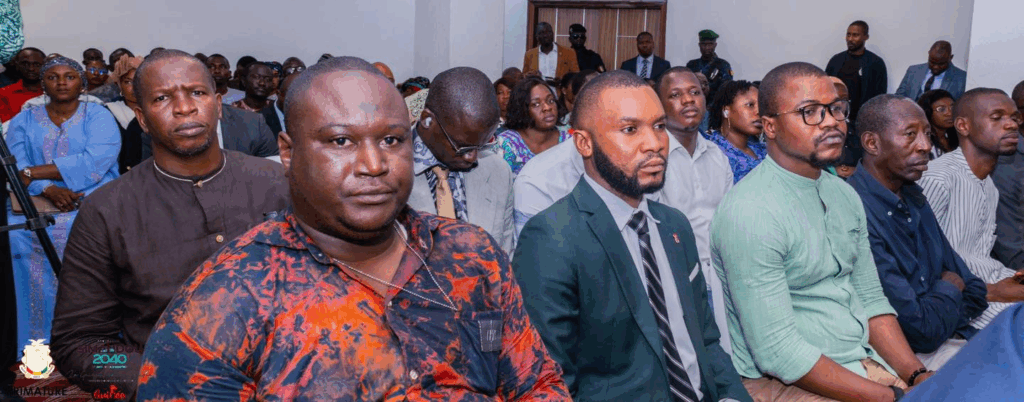 image-42-1024x402 Guinée / 𝗩𝘂𝗹𝗴𝗮𝗿𝗶𝘀𝗮𝘁𝗶𝗼𝗻 𝗱𝘂 𝗽𝗿𝗼𝗷𝗲𝘁 𝗱𝗲 𝗻𝗼𝘂𝘃𝗲𝗹𝗹𝗲 𝗰𝗼𝗻𝘀𝘁𝗶𝘁𝘂𝘁𝗶𝗼𝗻 : « 𝗖’𝗲𝘀𝘁 𝘂𝗻𝗲 𝗮𝗰𝘁𝗶𝗼𝗻 𝗰𝗶𝘃𝗶𝗾𝘂𝗲, 𝘁𝗼𝘂𝘁 𝗹𝗲 𝗺𝗼𝗻𝗱𝗲 𝗲𝘀𝘁 𝗰𝗼𝗻𝗰𝗲𝗿𝗻𝗲́ » : 𝗹𝗲 𝗣𝗿𝗲𝗺𝗶𝗲𝗿 𝗺𝗶𝗻𝗶𝘀𝘁𝗿𝗲 𝗔𝗺𝗮𝗱𝗼𝘂 𝗢𝘂𝗿𝘆 𝗕𝗔𝗛.