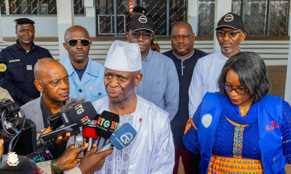 image-65 Guinée / Processus électoral : Le Gouvernement reçoit un important lot de matériel pour l’impression des cartes d’électeurs.