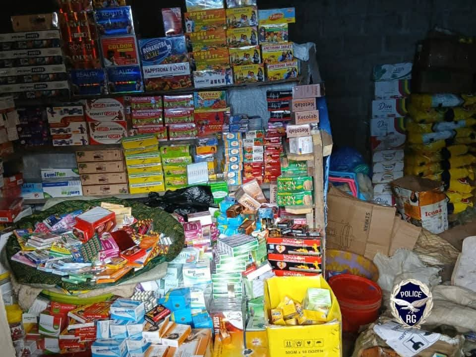 image-112 Farmoriah : la CIPAF met sous scelé des magasins de faux médicaments.