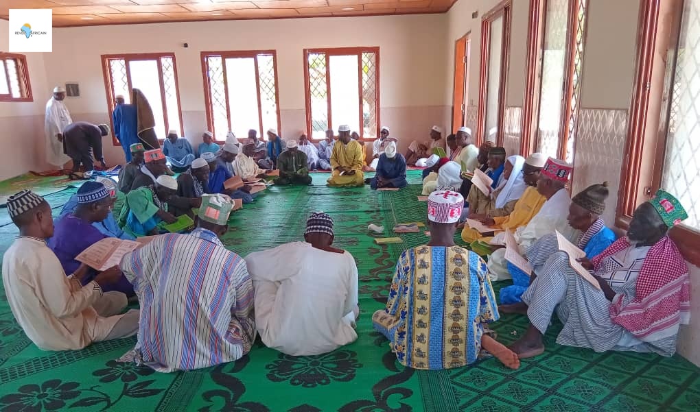 43e279b1-ab05-430d-ae82-66b4a167c774 Dinguiraye (Guinée ) : une lecture du Saint Coran en faveur du "OUI " à la nouvelle constitution.