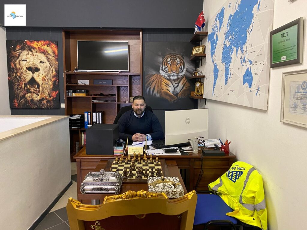 cb28b8aa-ab1d-47e9-be6d-66aebb2a6517-1024x768 TUNA : Le bâtisseur de rêves et le Magicien du Business.