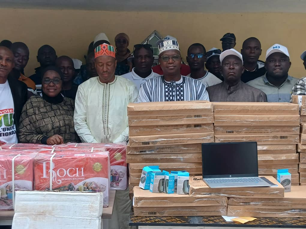 image-85 Guinée : Mamadou Cellou Baldé dote les CECOJES d’équipements informatiques et met en avant la vision du Président Doumbouya.