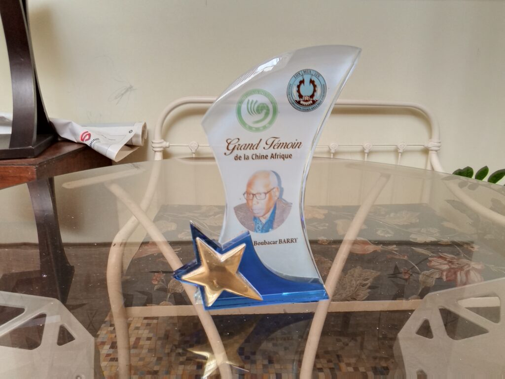 1000000415-1024x768 Pr.Boubacar Barry : L'Érudit qui Redéfinit l'Histoire de l'Afrique de l'Ouest.