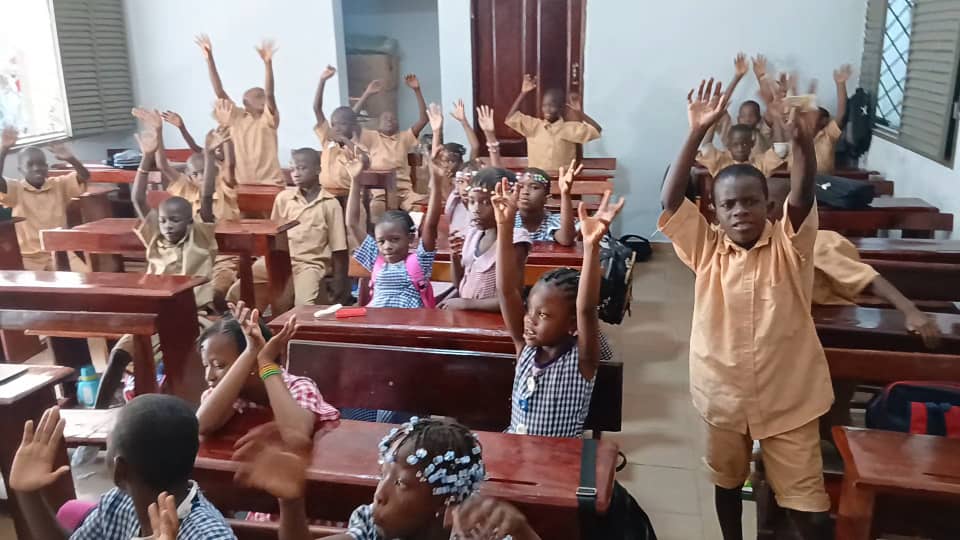 1000000591 Conakry (Guinée ) : L'Élan de Solidarité d'Elhafj Thierno Nounou Diallo et de l'ONG Chefanes en Faveur des Sourds-Muets de Boulbinet.