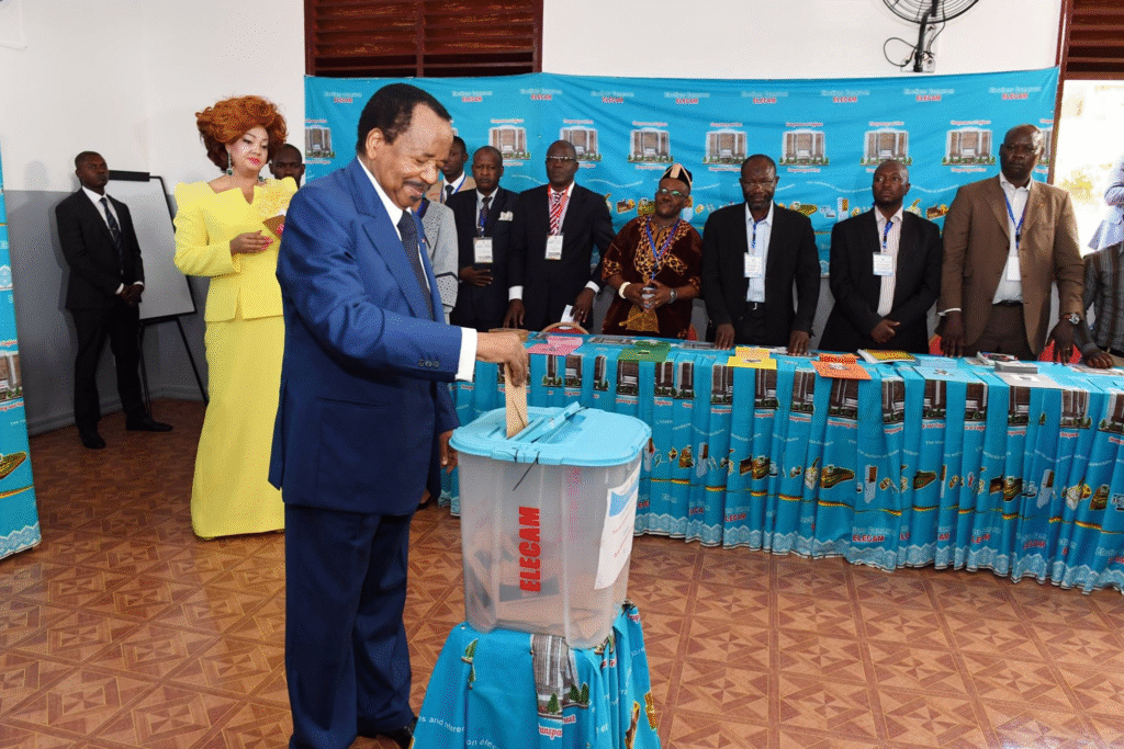 Yaoundé (Cameroun ) : Paul Biya réelu président avec 53,66% des voix ...