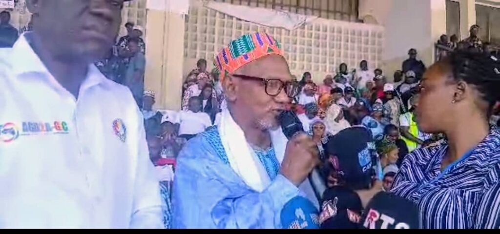 WhatsApp-Image-2025-10-30-a-18.40.03_d632ad14-1024x480 Élan populaire à Labé : le doyen Sampiring Diallo appelle Doumbouya à briguer la présidence.