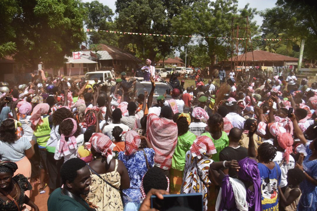 image-68-1024x683 Bissau (Guinée) :  La Première Dame sur la route avec le peuple.