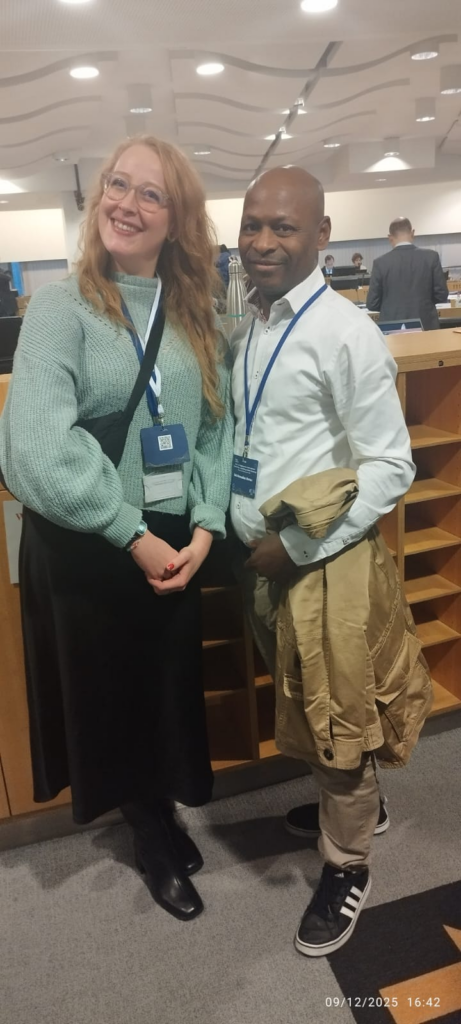 image-120-461x1024 Bruxelles (Belgique) / Forum International 2025 : Le Rôle Clé des Villes et Régions dans la Coopération Décentralisée, BAH Mamadou, connu sous le nom de “BONASS”, un Guinéen établi en Belgique, était au centre de l'attention médiatique.