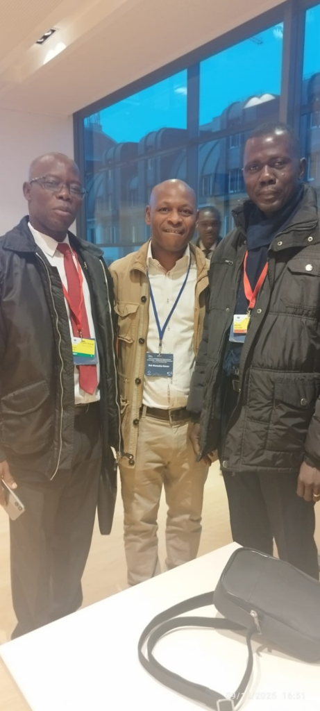 image-121-461x1024 Bruxelles (Belgique) / Forum International 2025 : Le Rôle Clé des Villes et Régions dans la Coopération Décentralisée, BAH Mamadou, connu sous le nom de “BONASS”, un Guinéen établi en Belgique, était au centre de l'attention médiatique.