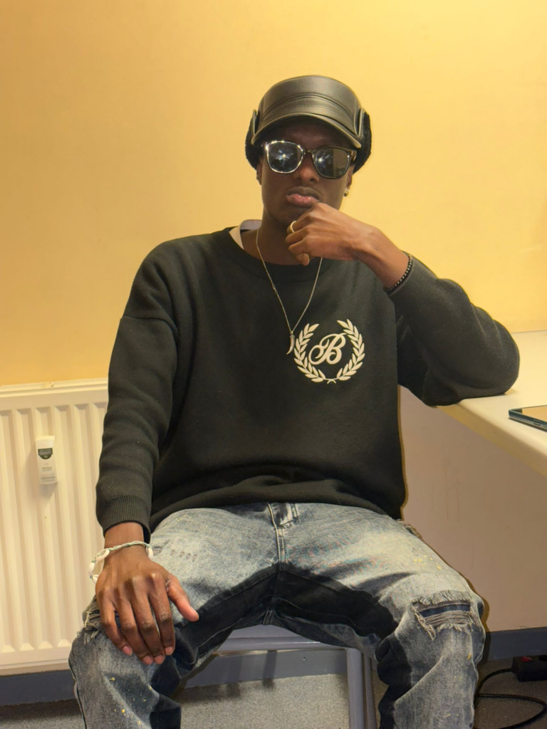 image-13-768x1024 Conkry (Guinée) /Lil Soumah : Un Artiste en Herbe avec une Vision Mondiale.