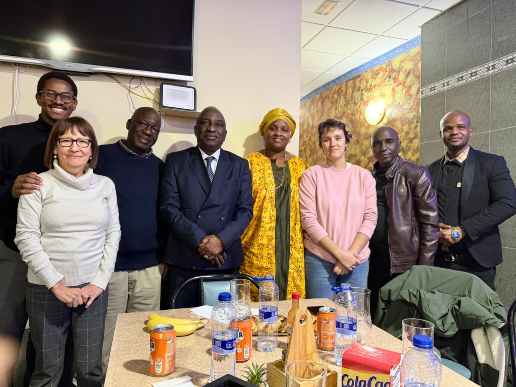 image-18-1024x768 Guinée-Espagne /Entre Gastronomie et Culture : Mariétou BAH DIALLO réunit l'Ambassadeur, les élus de Monzón et l'artiste Petit Yéro.