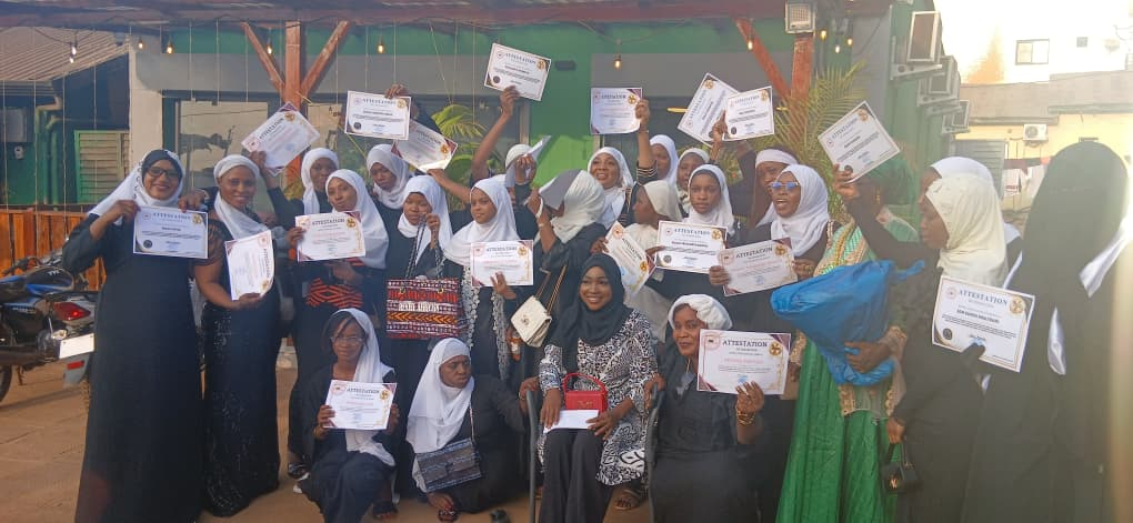 image-57 Sonfonia (Guinée-Conakry) / Cérémonie de remise de diplômes : Le succès de la formation initiée par Mariame Lamarana Diallo à l'honneur.