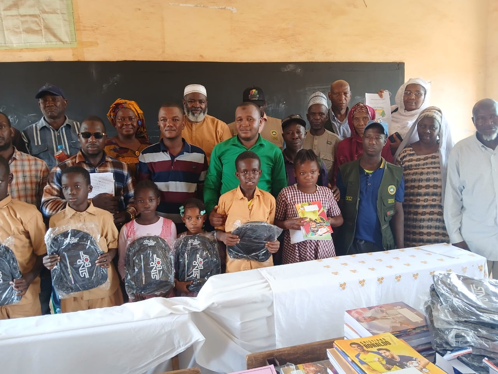 image-35-1024x768 Conakry (Guinée)/Éducation à Sanoyah : remise de fournitures scolaires aux élèves de l'école élémentaire Général Ibrahima Baldé par l'AJUDD.