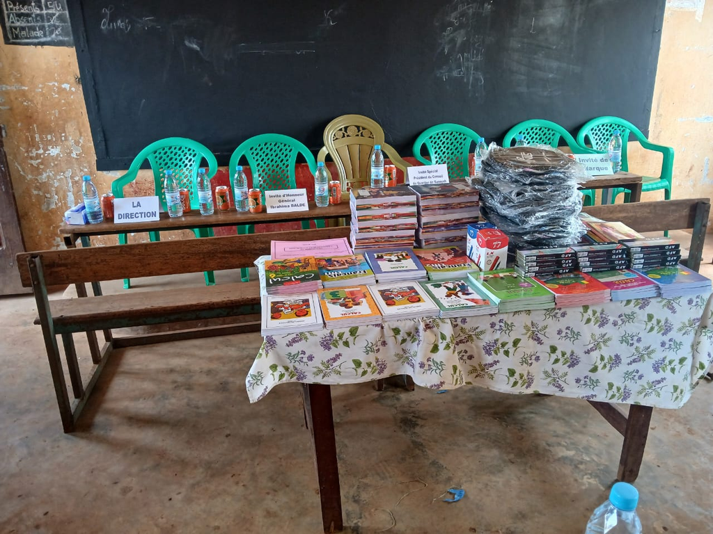 image-37-1024x768 Conakry (Guinée)/Éducation à Sanoyah : remise de fournitures scolaires aux élèves de l'école élémentaire Général Ibrahima Baldé par l'AJUDD.